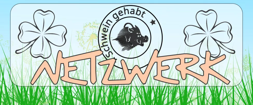 Schwein gehabt mit Glücksklee und Gras